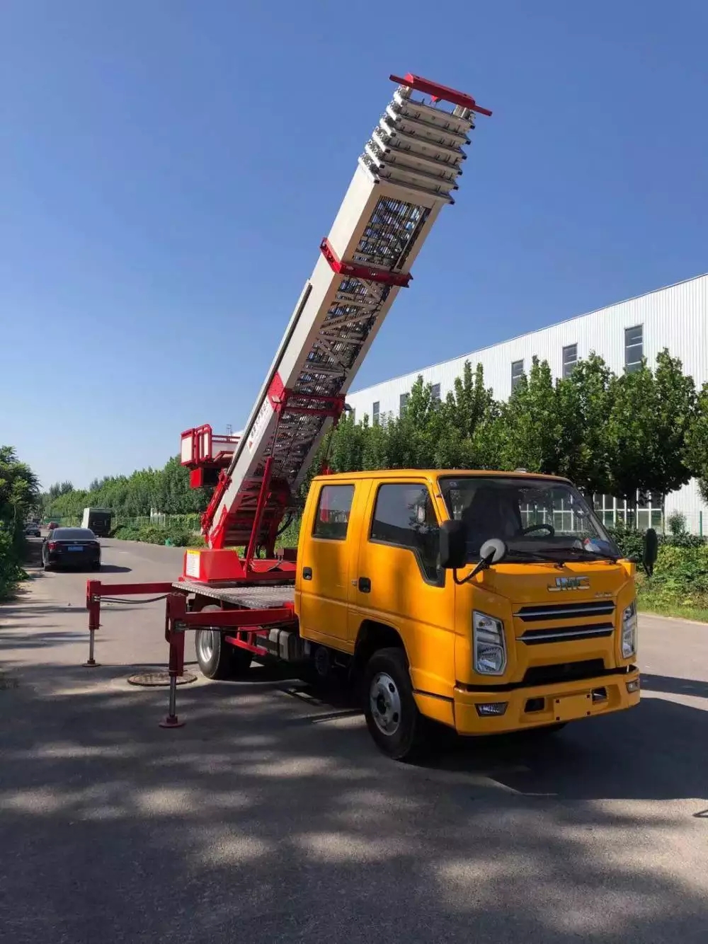 杭州临安附近的云梯车出租服务：轻松解决高空作业需求